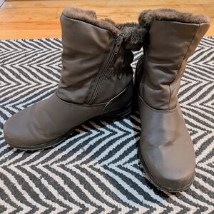 Bass Pro Shop Women's Brown Snow Boots